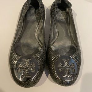 Tory Burch Flat Shoes Black/Silver Embossed Slip on Reva Ballet Flats Size 7M